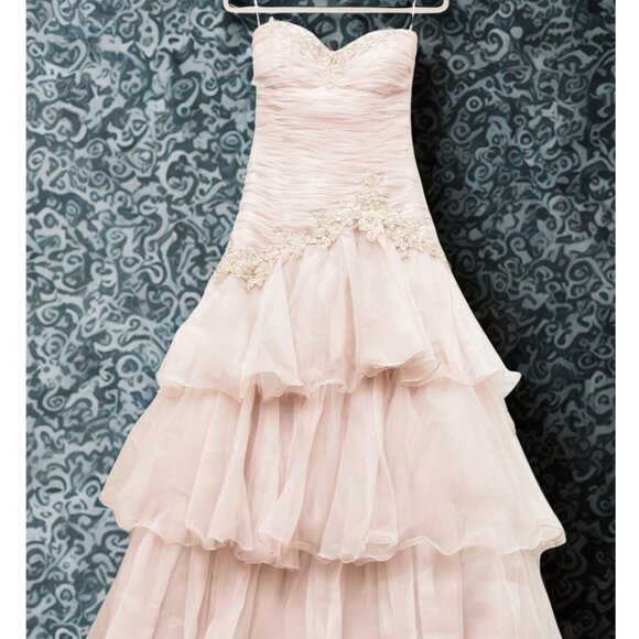 💫 Sottero & Midgley Couture Wedding Gown | Size 8 | Tiered Organza Corset-Back - Picture 1 of 7